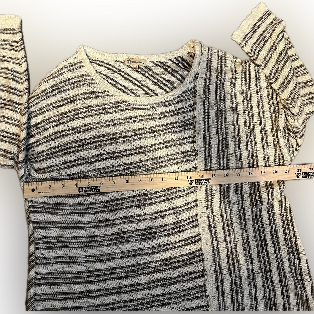 Democracy Striped Asymmetrical Hem Sweater Top Beige & Gray size M - Picture 11 of 16
